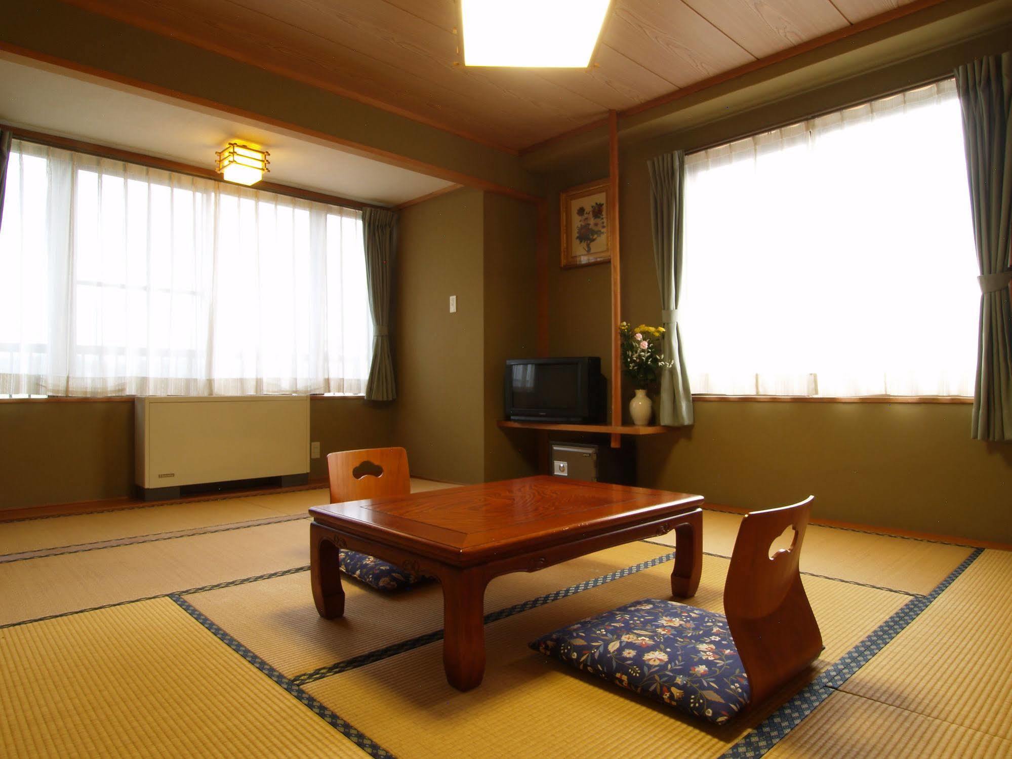 Central Inn Hakuba Exteriör bild